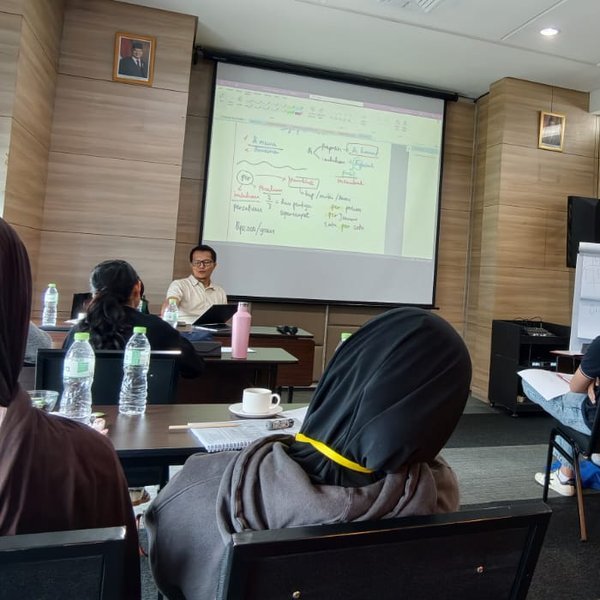 Tim Tutor — suasana kelas Holiday Camp